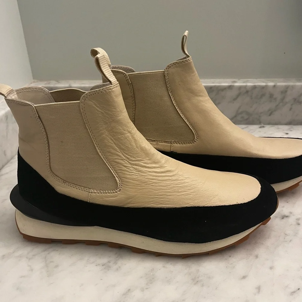 J/Slides Shoes Eloise Beige Leather Slip On Ankle Boots
Size 9 - Picture 4 of 6